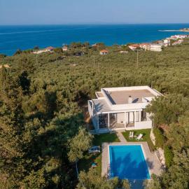 Villa Harmony, hotell i Amoudi
