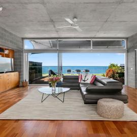 The Bach Pearl Beach-Absolute Beachfront , Late Check Out