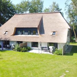 Haus DeichWelle, hotel a Vollerwiek