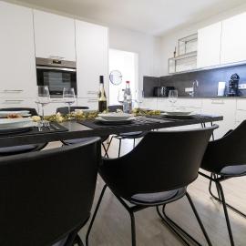 Fewomo, Mosel Maisonette, mit Terrasse, 3 Schlafräume ,bis zu 8 Personen, Sauna, hotelli kohteessa Brauneberg