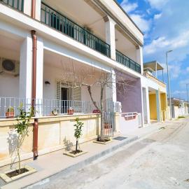 Casa Nzinu a soli 170 mt dal mare di Torre Colimena، فندق في توري كوليمينا