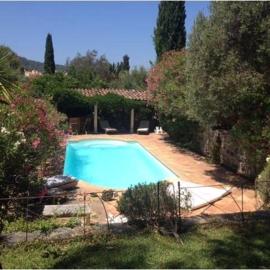Villa spacieuse à deux pas du centre du village et de la mer, hotel in Porquerolles