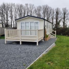 7 Bays 6 Berth Willerby Molton Caravan, hotel in Saint Merryn