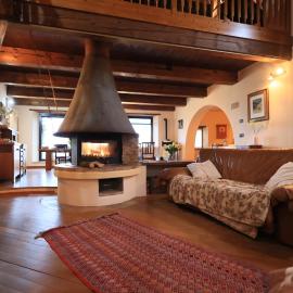 Splendida casa in sasso in borgo，Canossa的飯店