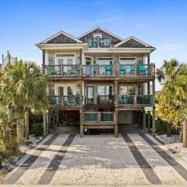 Ocean Views I Sleeps 12 I Walk to Beach I Pool, hotell sihtkohas Ocean Isle Beach