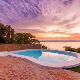 Romantic Hot Tub Retreat - Enso Botanico Boutique Villa 1, Kosmos