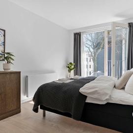 Superb First-Floor Mid Town Apartment