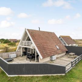 Holiday Home Nymandsbjerg Hvide Sande Ix, hotelli kohteessa Bjerregård