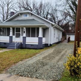 Next to Downtown Greensboro Bungalow Rooms, hotel in Greensboro