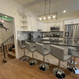 Arctic House- Walk to the Casinos, Outlets & More!