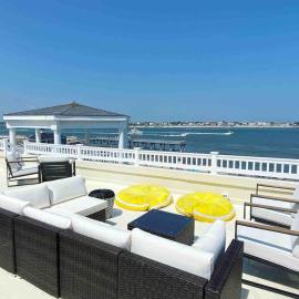 Icon Playce: Beachfront with 360 rooftop