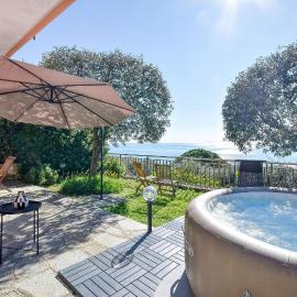Beach Front Apartment In Recco With Wifi: Recco'da bir otel