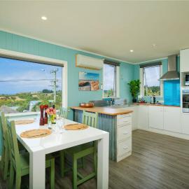 Classic Charm, Sea & Mountain Views, Family Fun - KK95170, hotel a Kaikoura