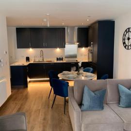 The Sunrise Den-Lovely 2 bedroom apartmentParking, hotel din Harlow