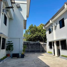 Sebastians CRIB E, hotel in Dasmariñas