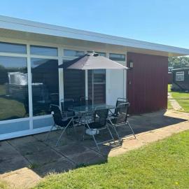 Granada, 2 bedroom chalet with onsite pool and bar