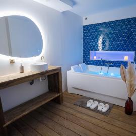 Suite Romantique & Naturelle avec Balnéo, hotel Cholet-ben
