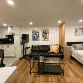 Waterloo Private 1 BR near University