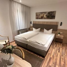 Annas Gästehaus, hotelli kohteessa Hallerndorf