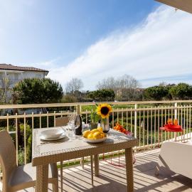 Calambrone में, होटल GuestHost - Elegant Seaside Apartment with Pool and Parking