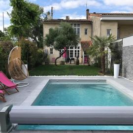 Maison typique Bordeaux avec piscine, ξενοδοχείο σε Begles