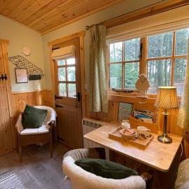 Cosy Wooden Shepherds Hut