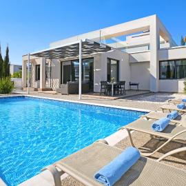 Villa Camellia - 3bed Bungalow large pool, מלון בפרוטאראס