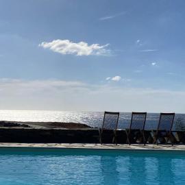 Sunset Villa with swimming pool at Tzia, hotel sa Ligia