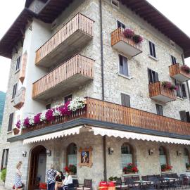 Hotel Carrara, ξενοδοχείο σε Serina