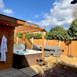 Town House with Jacuzzi & Sauna