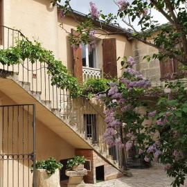 Maison traditionnelle au cœur d'un village typique à 30 mn de la mer