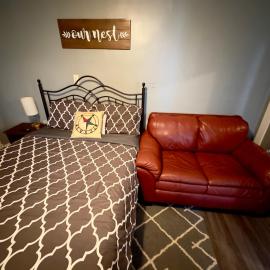 Private Studio- Queen Bed- 10 min to DT Indy