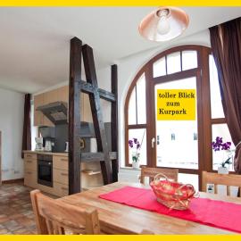 바트 베르카에 위치한 호텔 Ferienwohnung Auszeit am Kurpark Bad Berka - laue Sommerabende genießen! # Balkon # ruhige Lage # gratis Parkplatz & WLAN # Nähe Weimar, Erfurt # Weimarer Land