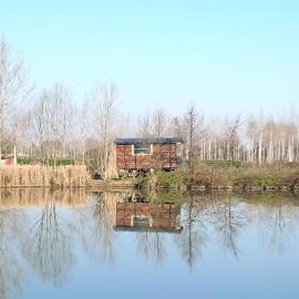 Glamping Casetta sul lago 2, hotel in Albairate