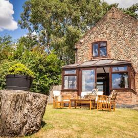 Morea Cottage - 2 Bed - Hot tub، فندق في هورنينج