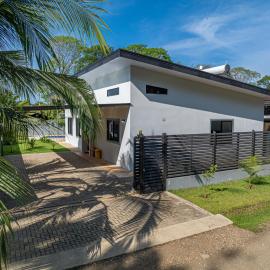 CASA SERENITY , brand new house, walk 2 beach, private pool, wifi, PURA VIDA!!!!