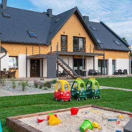 Róża Bałtyku - Apartamenty i Pokoje B, hotel em Dębki