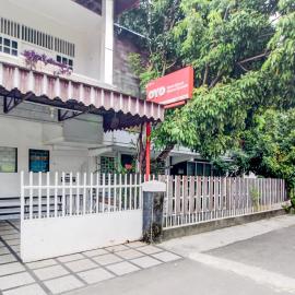 Hotel O Jalan Jenderal Sudirman Near Imam Bonjol Square Formerly Nelvi Guest House, hotel in Padang