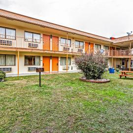 OYO Hotel Lake Charles Hwy 10