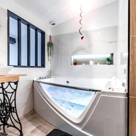Love Room Loft Spa logement entier balneo exterieur, готель у місті Ambronay