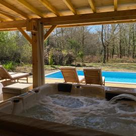 Gîtes & Spa de charme " Ploum", hotel in Pouydesseaux