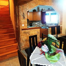 Dimi House, hotel in Ágios Matthaíos