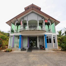 OYO 89933 Nun Hotel, hotel di Jeli