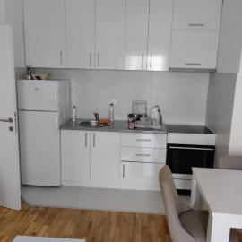 Apartman Andjela、Bratunacのホテル