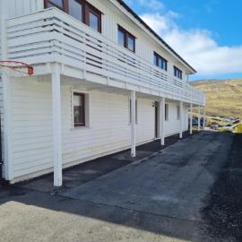 Charming groundfloor apartment close to airport, hotell sihtkohas Sørvágur