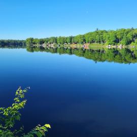 Castaway Cottage on Croton Pond #3, hotelli kohteessa Newaygo