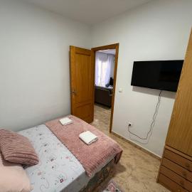 Apartamento compartido - SOLO EL DORMITORIO ES PRIVADO, hotel in Torrevieja