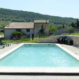 Chambre d'hôte dans ferme provençale, hotel a Banon