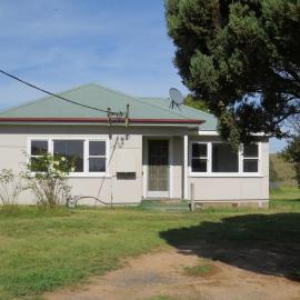 Humble family or workers accom, hotel a Bombala