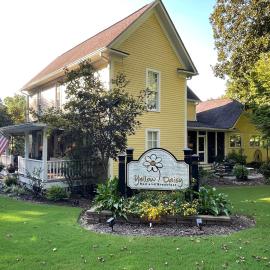 Yellow Daisy Bed and Breakfast, hotel in Dahlonega